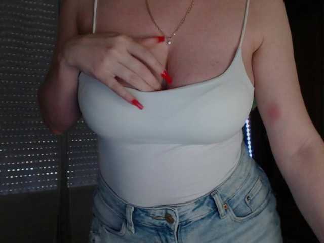 Alina-Lovely webcam