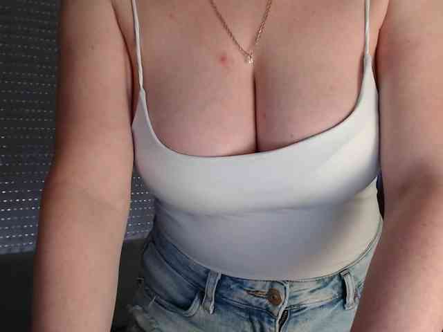 Alina-Lovely webcam