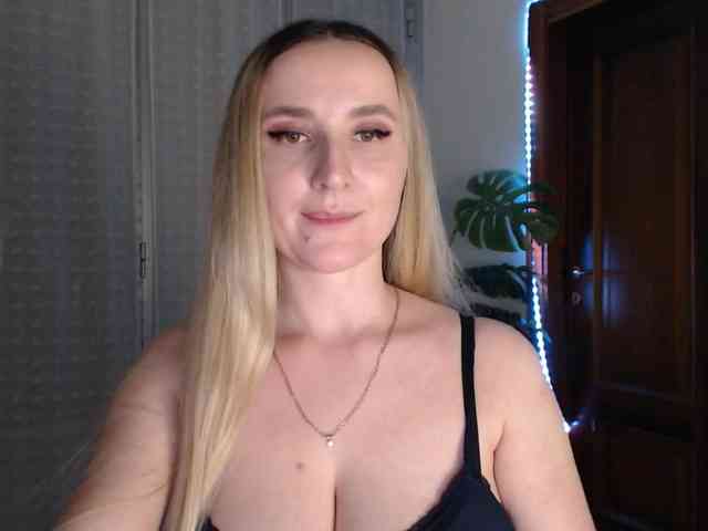 Alina-Lovely webcam