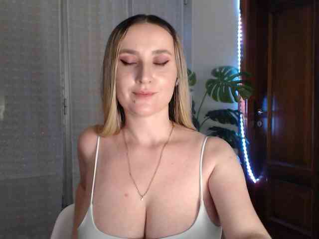 Alina-Lovely webcam