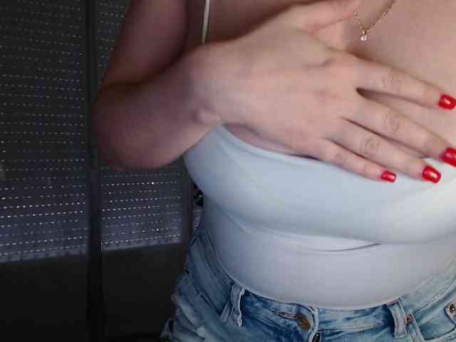 Alina-Lovely webcam