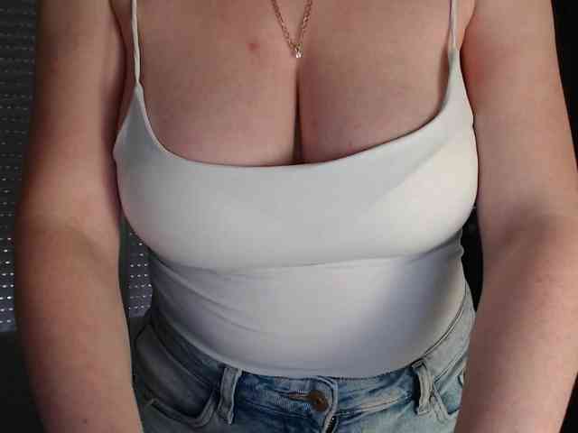 Alina-Lovely webcam