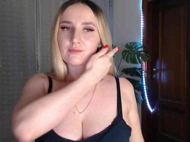 Alina-Lovely webcam