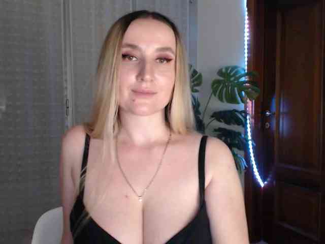 Alina-Lovely webcam