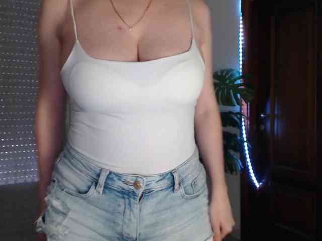 Alina-Lovely webcam
