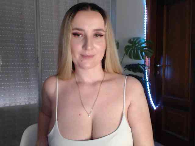 Alina-Lovely webcam