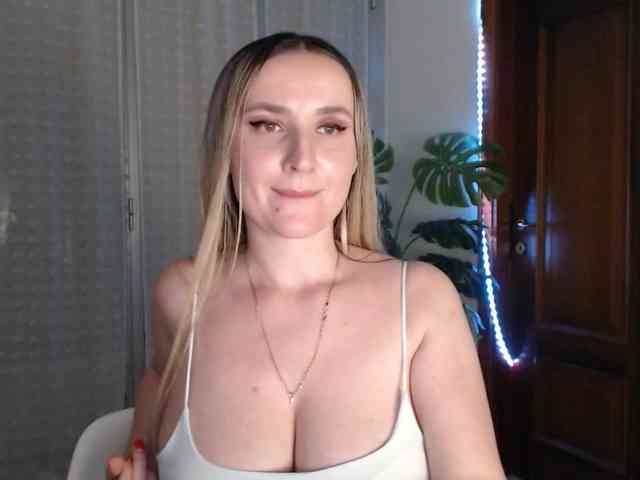 Alina-Lovely webcam