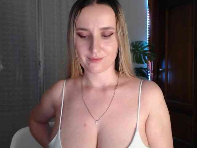 Alina-Lovely webcam