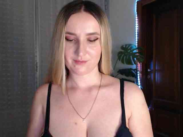 Alina-Lovely webcam
