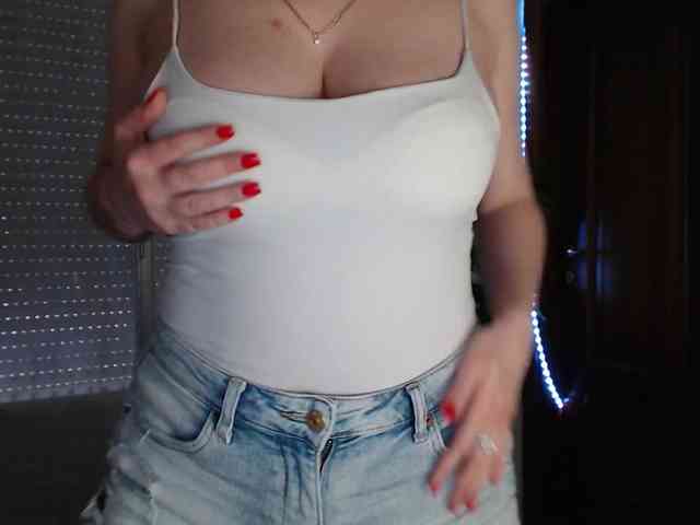Alina-Lovely webcam