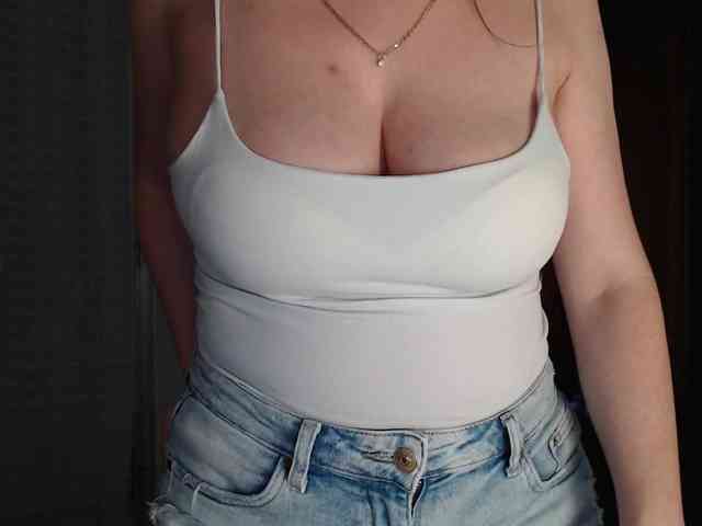 Alina-Lovely webcam