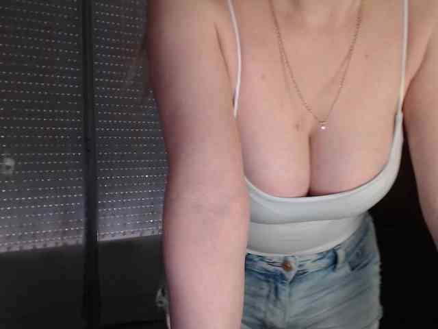 Alina-Lovely webcam