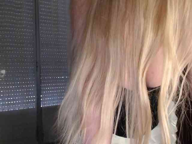 Alina-Lovely webcam