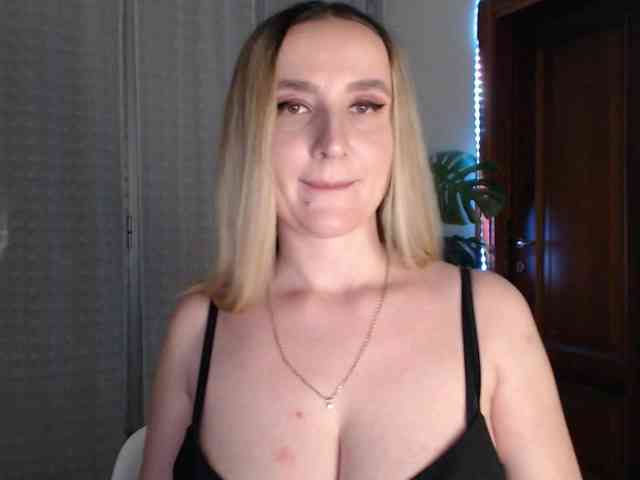 Alina-Lovely webcam