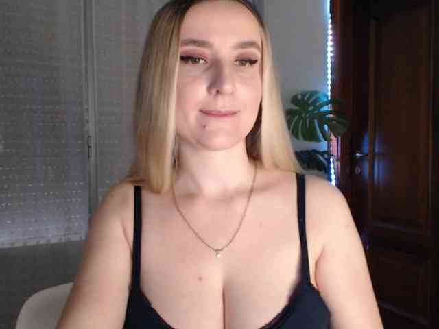 Alina-Lovely webcam