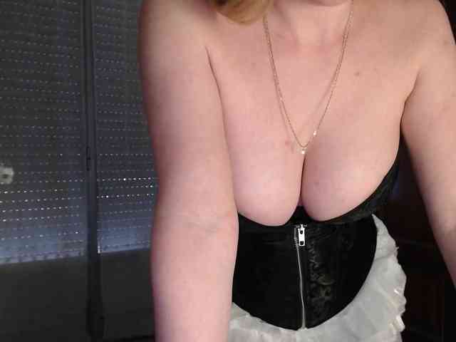 Alina-Lovely webcam
