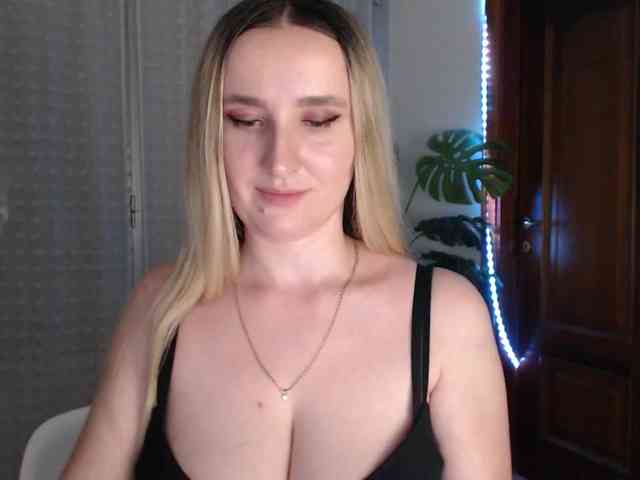 Alina-Lovely webcam
