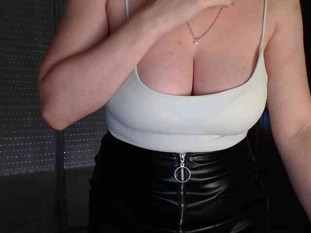 Alina-Lovely webcam