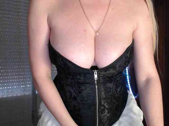 Alina-Lovely webcam