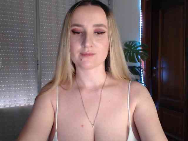 Alina-Lovely webcam