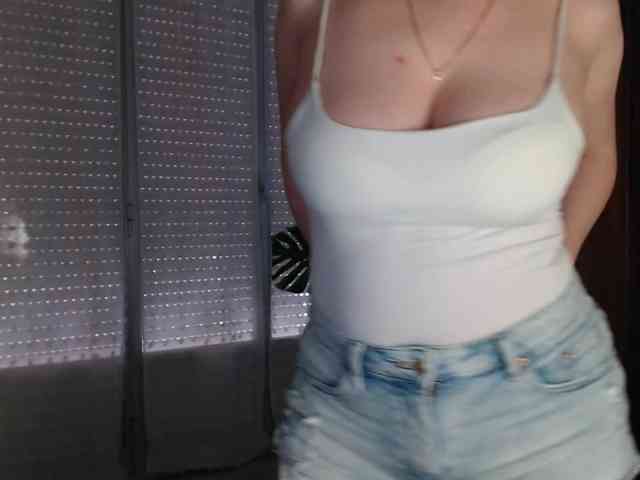 Alina-Lovely webcam