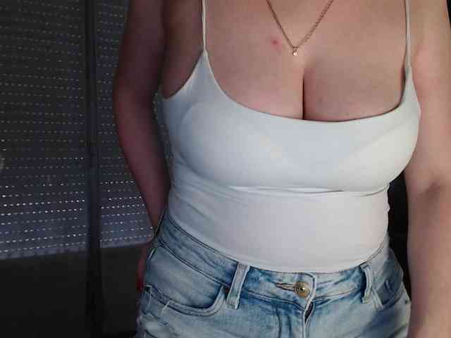 Alina-Lovely webcam