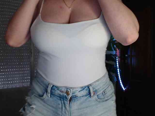 Alina-Lovely webcam