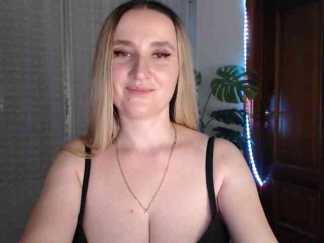 Alina-Lovely webcam