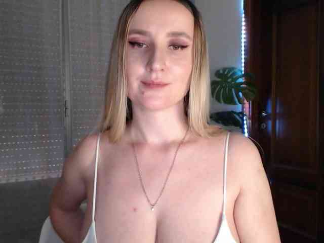 Alina-Lovely webcam