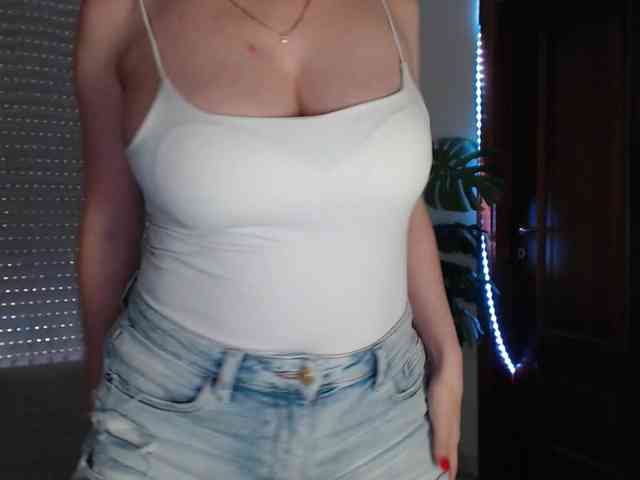 Alina-Lovely webcam