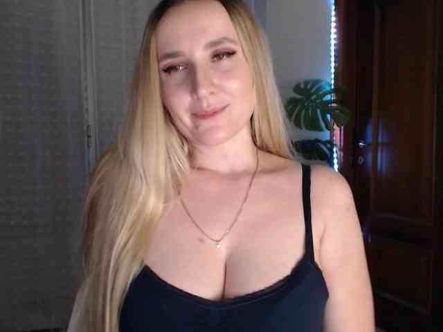 Alina-Lovely webcam