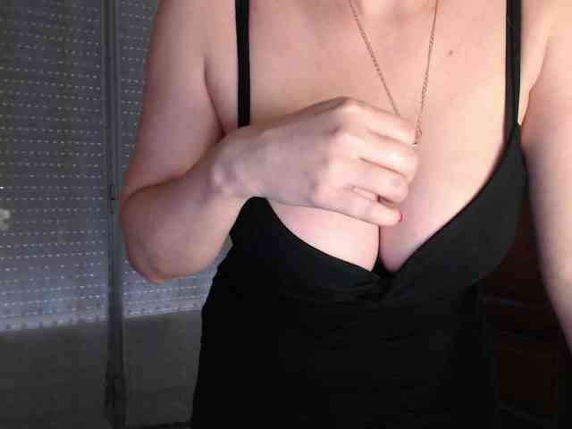 Alina-Lovely webcam