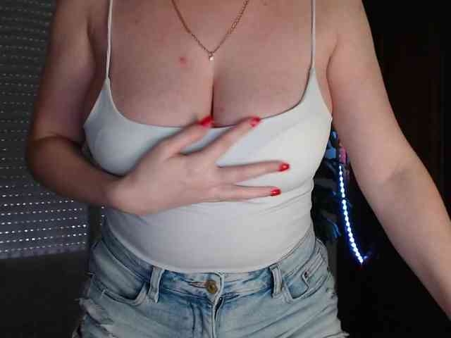 Alina-Lovely webcam
