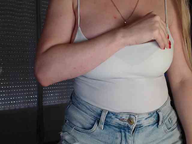 Alina-Lovely webcam