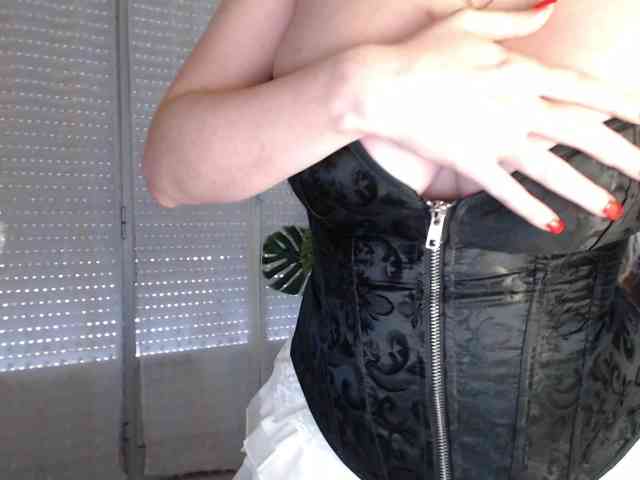 Alina-Lovely webcam