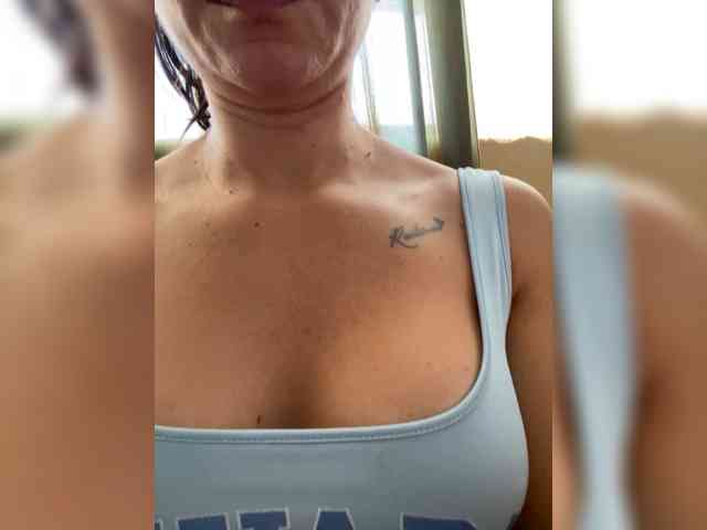 Sofia-Jones webcam