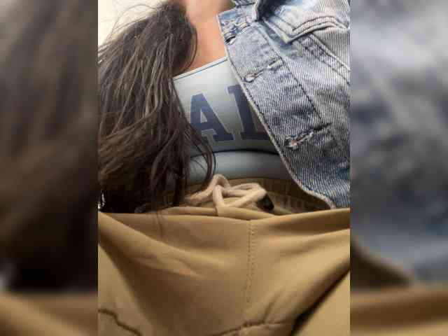 Sofia-Jones webcam
