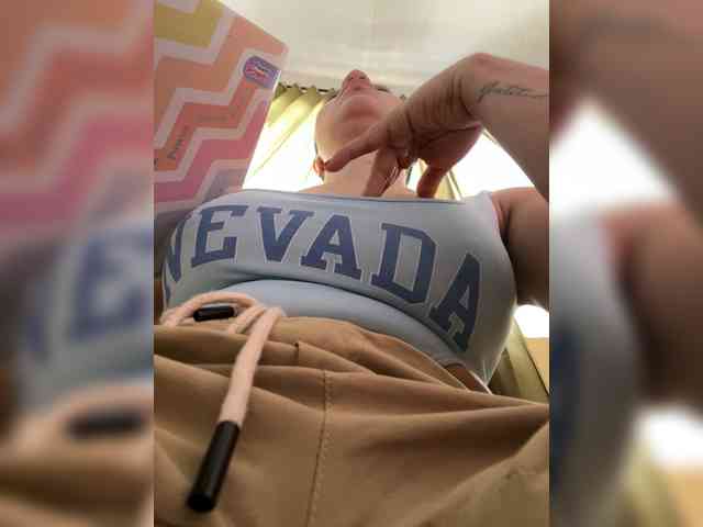 Sofia-Jones webcam