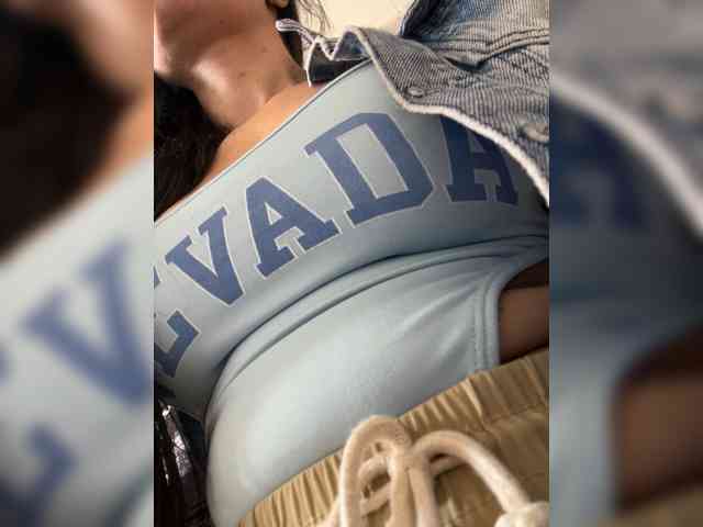 Sofia-Jones webcam