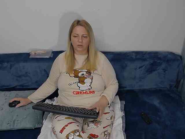 EllaSwan webcam