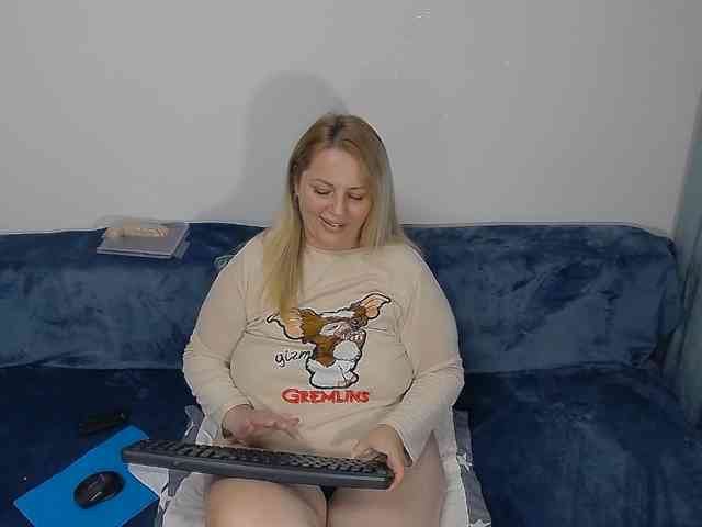 EllaSwan webcam