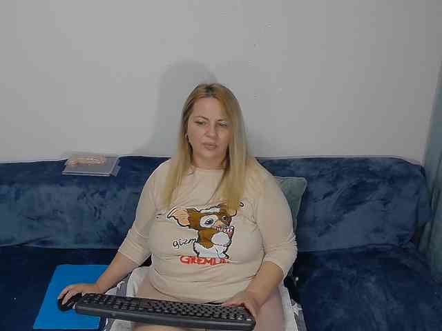 EllaSwan webcam
