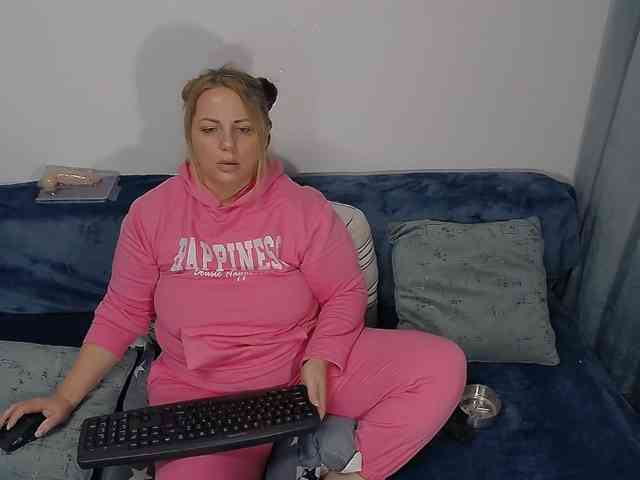 EllaSwan webcam