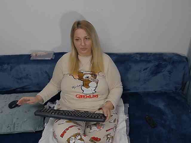 EllaSwan webcam