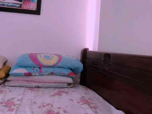 Lucypalmax webcam