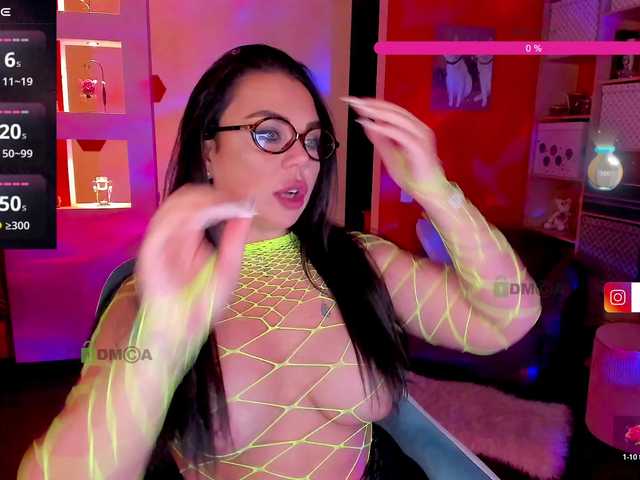 Entra en el chat con el modelo OliviaGoold OliviaGoold