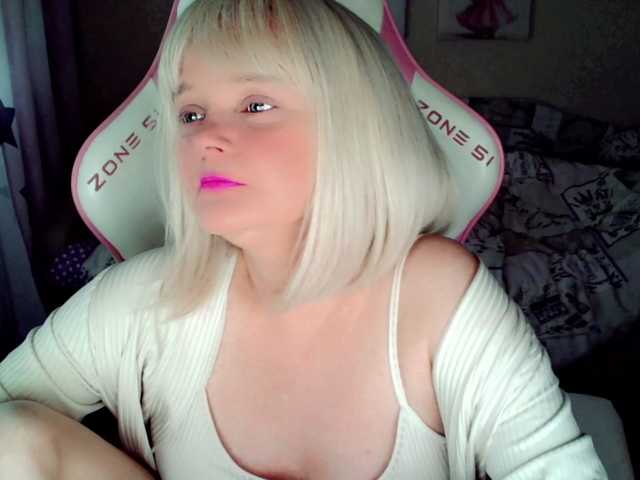 ChristieRoses webcam