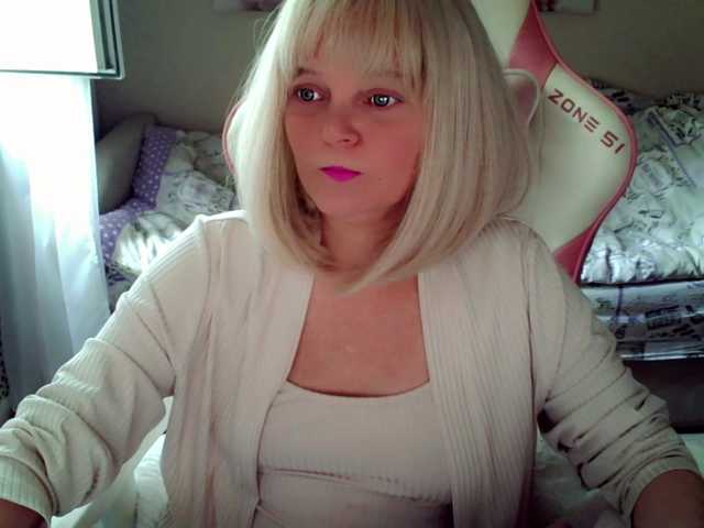 ChristieRoses webcam