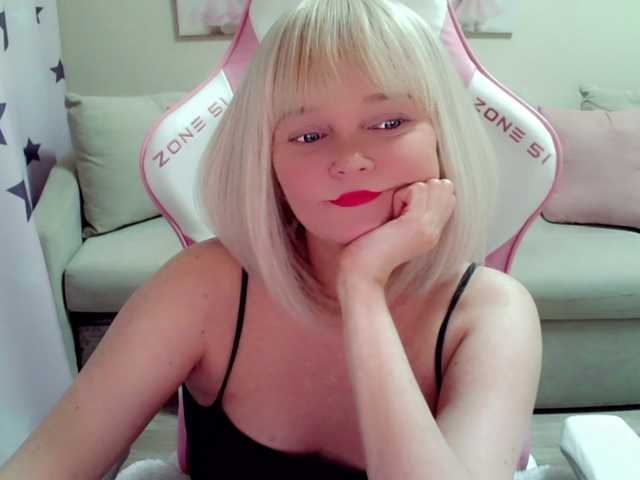 ChristieRoses webcam