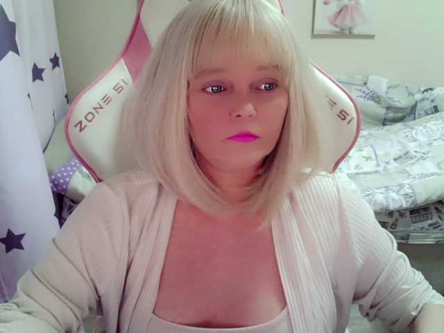 ChristieRoses webcam